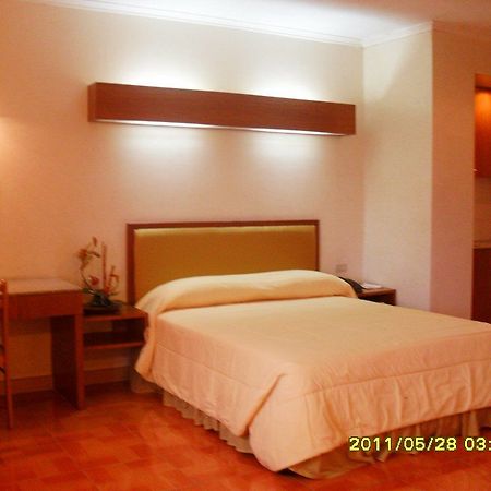 Taft Tower Hotel Manila Bagian luar foto