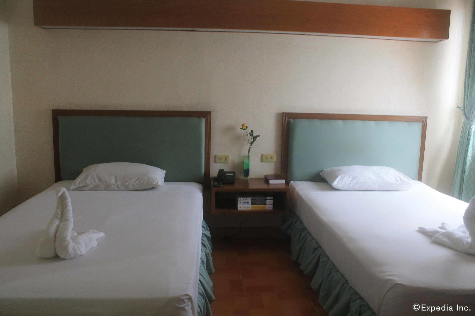 Taft Tower Hotel Manila Bagian luar foto