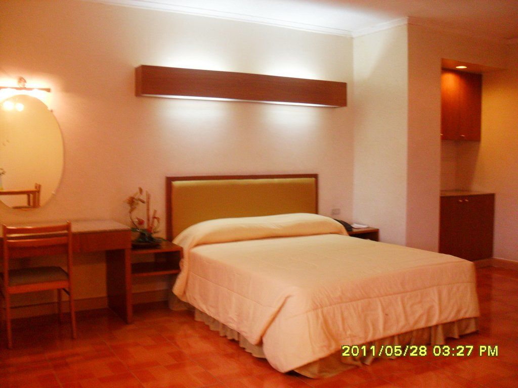 Taft Tower Hotel Manila Bagian luar foto